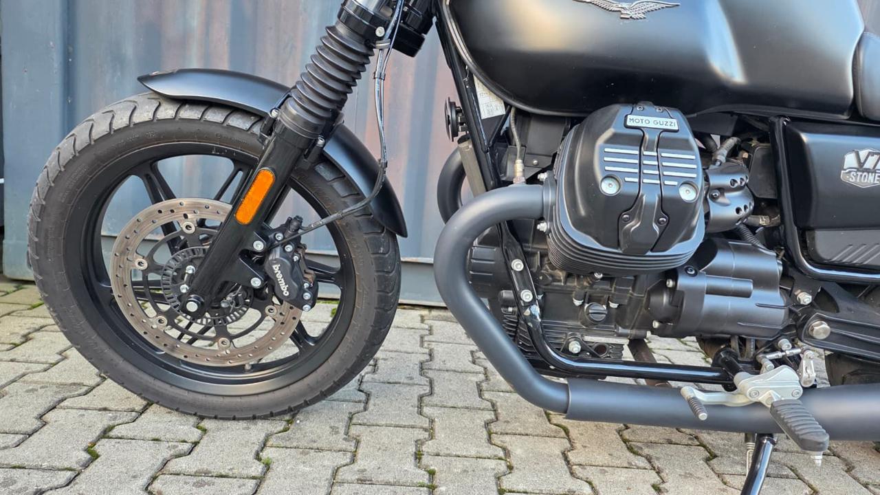 MOTO GUZZI V7 STONE - 12