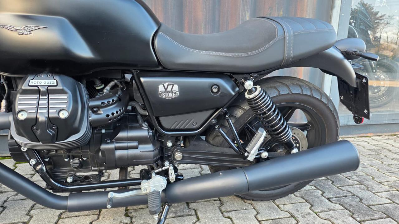 MOTO GUZZI V7 STONE - 11