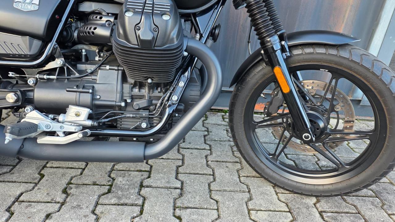 MOTO GUZZI V7 STONE - 8
