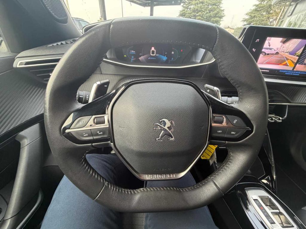 PEUGEOT 2008 BlueHDi 130 S&S EAT8 Allure - 18