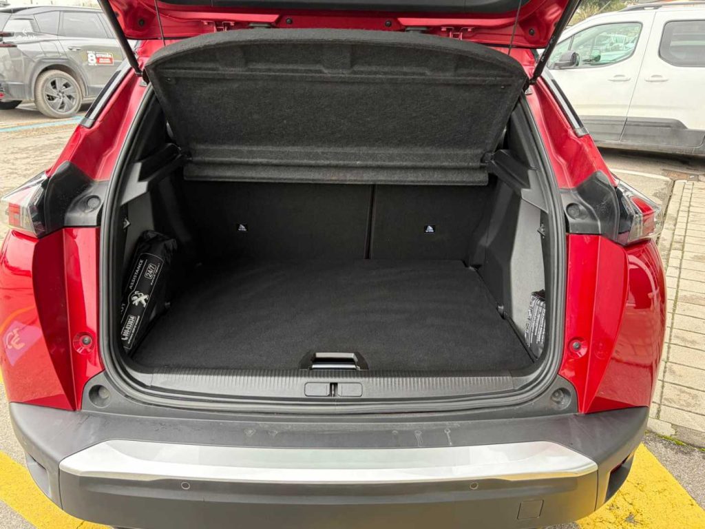 PEUGEOT 2008 PureTech 130 S&S GT - 10