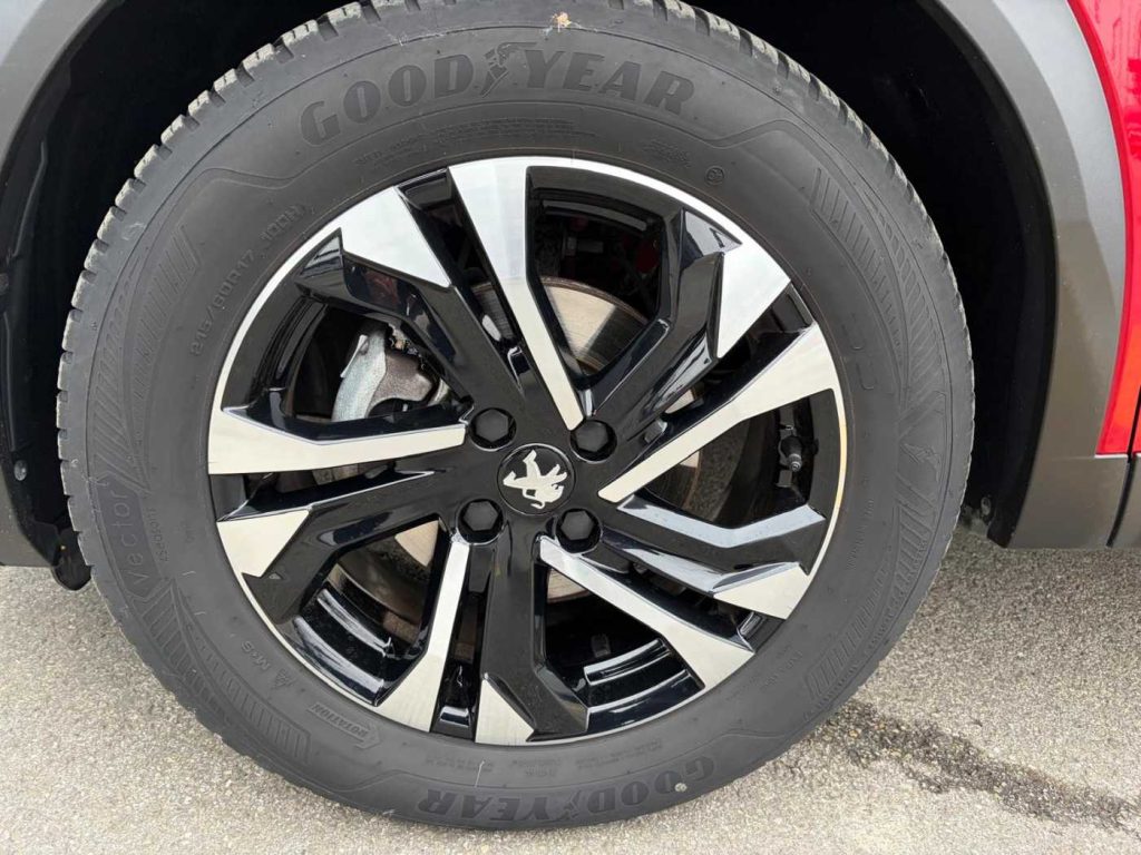 PEUGEOT 2008 PureTech 130 S&S GT - 12