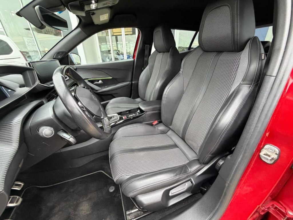 PEUGEOT 2008 PureTech 130 S&S GT - 15