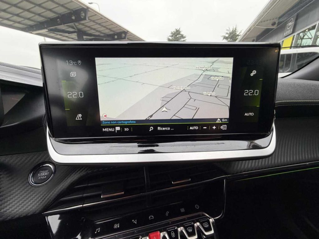 PEUGEOT 2008 PureTech 130 S&S GT - 16