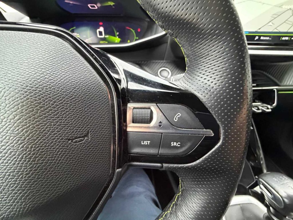 PEUGEOT 2008 PureTech 130 S&S GT - 19