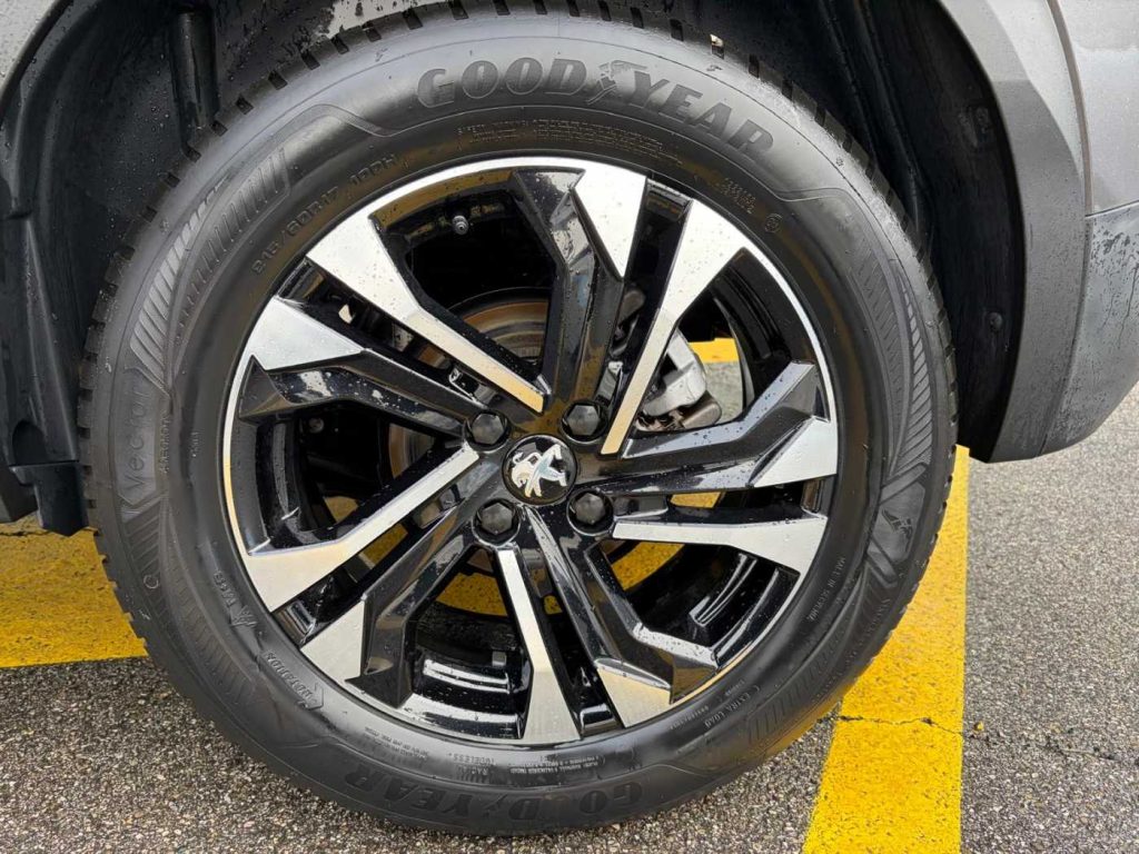 PEUGEOT 2008 BlueHDi 130 S&S EAT8 Allure - 11