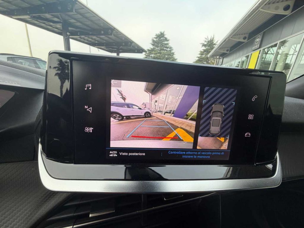 PEUGEOT 2008 BlueHDi 130 S&S EAT8 Allure - 17