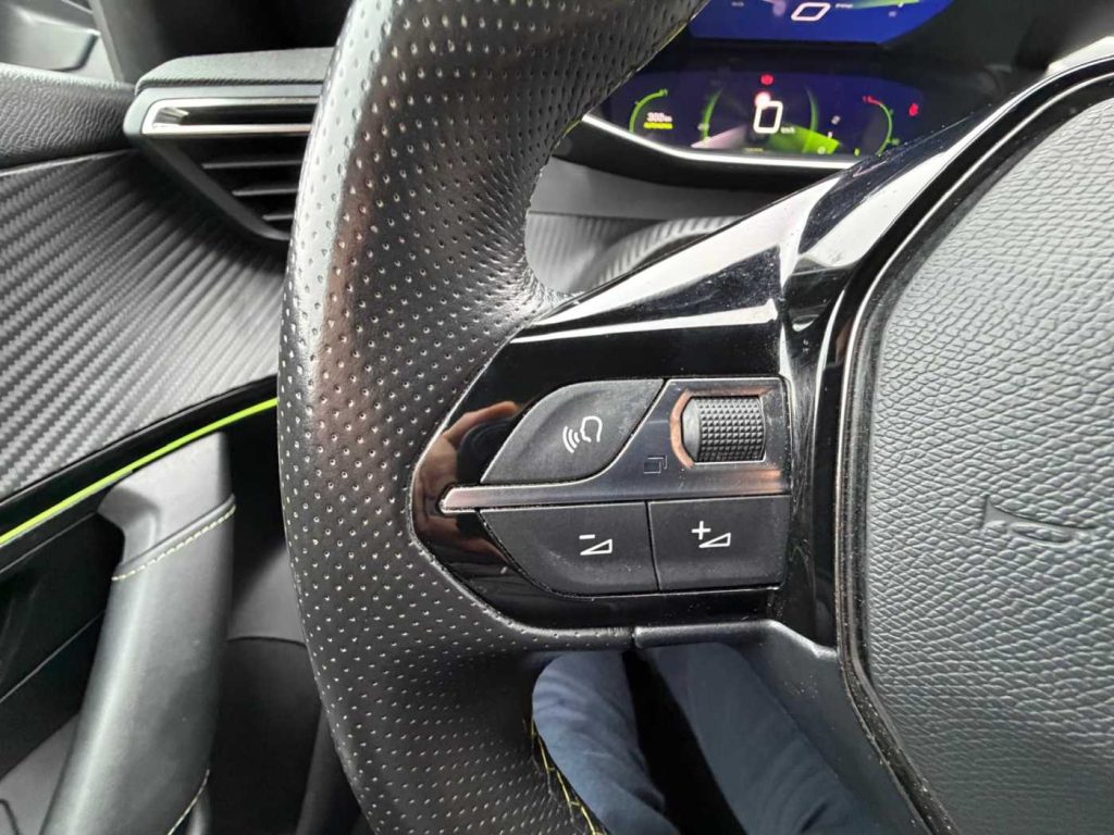 PEUGEOT 2008 PureTech 130 S&S GT - 18