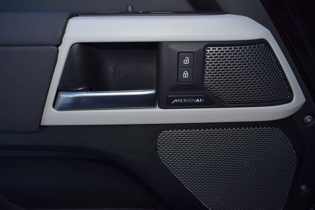 LAND ROVER Defender Defender 90 3.0D I6 250 CV AWD Auto X-Dynamic SE I - 18