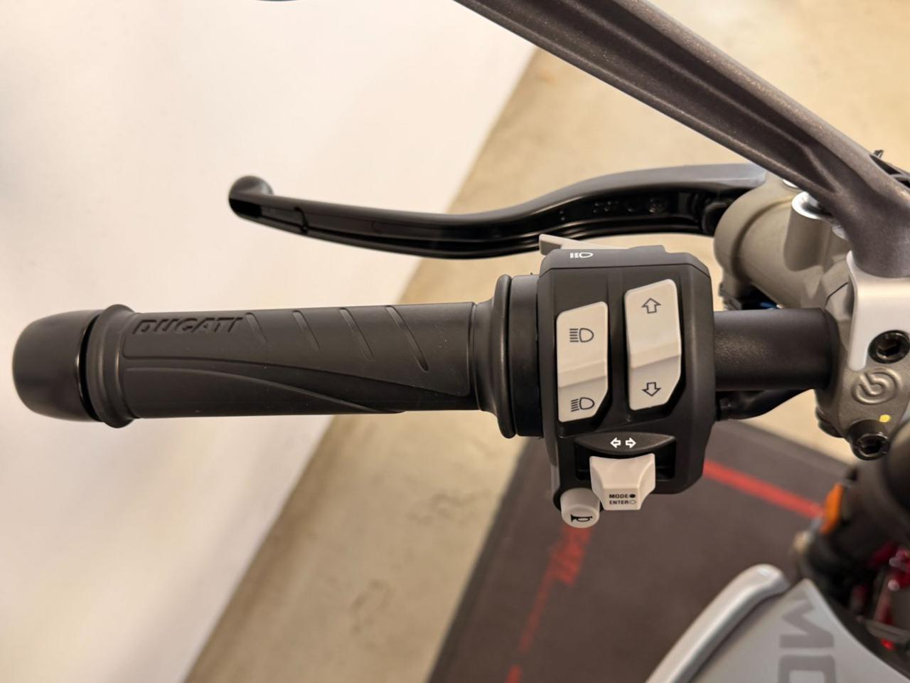 DUCATI Monster 937 PLUS - 14