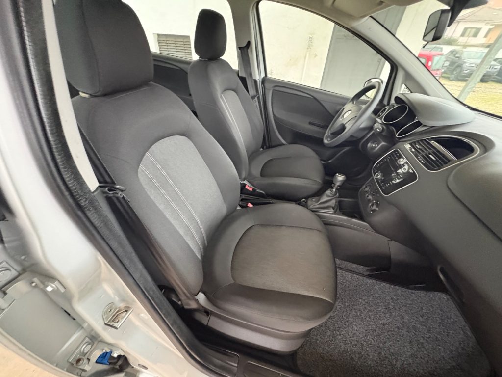 FIAT Punto 1.2 8V 5 porte Street POCHI CHILOMETRI EURO 6 - 11