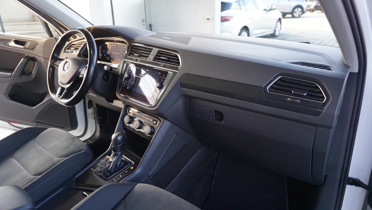 VOLKSWAGEN Tiguan 2.0 TDI 150 CV SCR DSG R-Line - 36