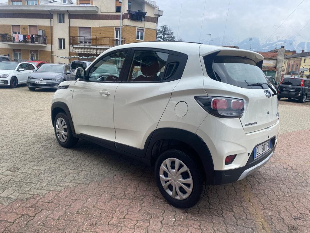 MAHINDRA KUV100 1.2  K6+ Fendi*Sensori post - 4