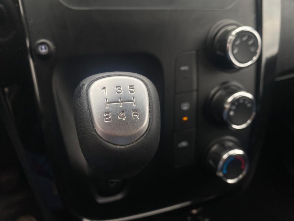 MAHINDRA KUV100 1.2  K6+ Fendi*Sensori post - 6