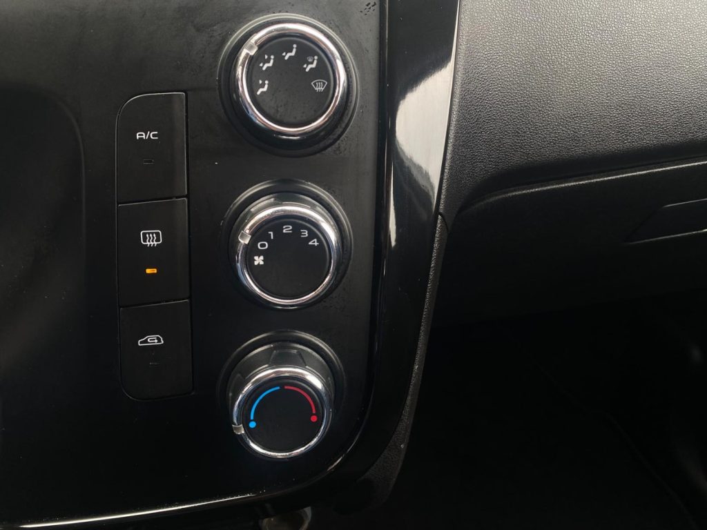 MAHINDRA KUV100 1.2  K6+ Fendi*Sensori post - 7