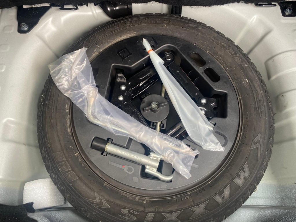 MAHINDRA KUV100 1.2  K6+ Fendi*Sensori post - 9