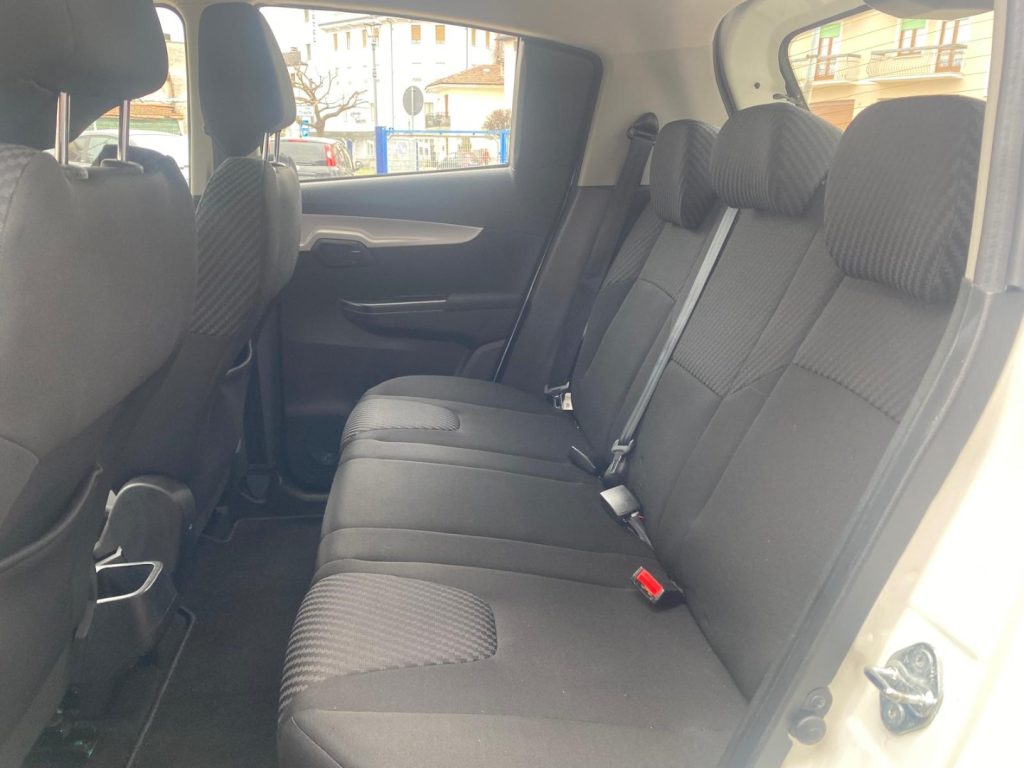 MAHINDRA KUV100 1.2  K6+ Fendi*Sensori post - 10