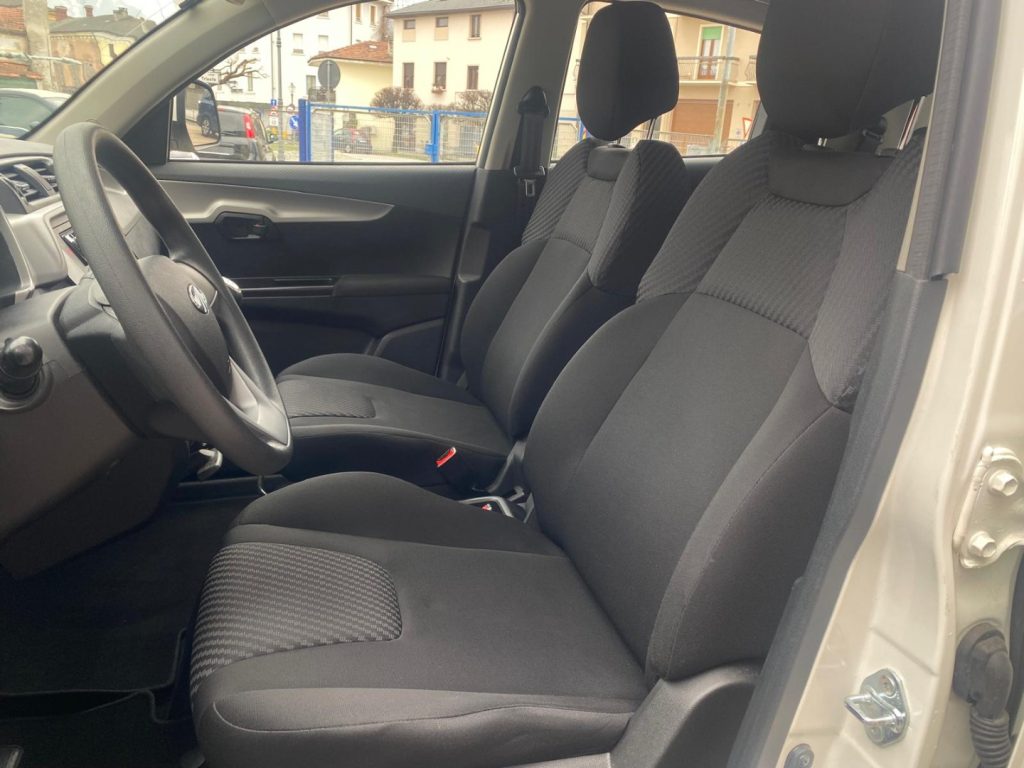 MAHINDRA KUV100 1.2  K6+ Fendi*Sensori post - 11