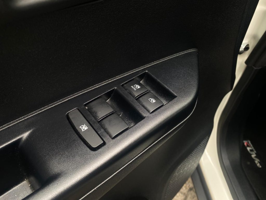 MAHINDRA KUV100 1.2  K6+ Fendi*Sensori post - 12