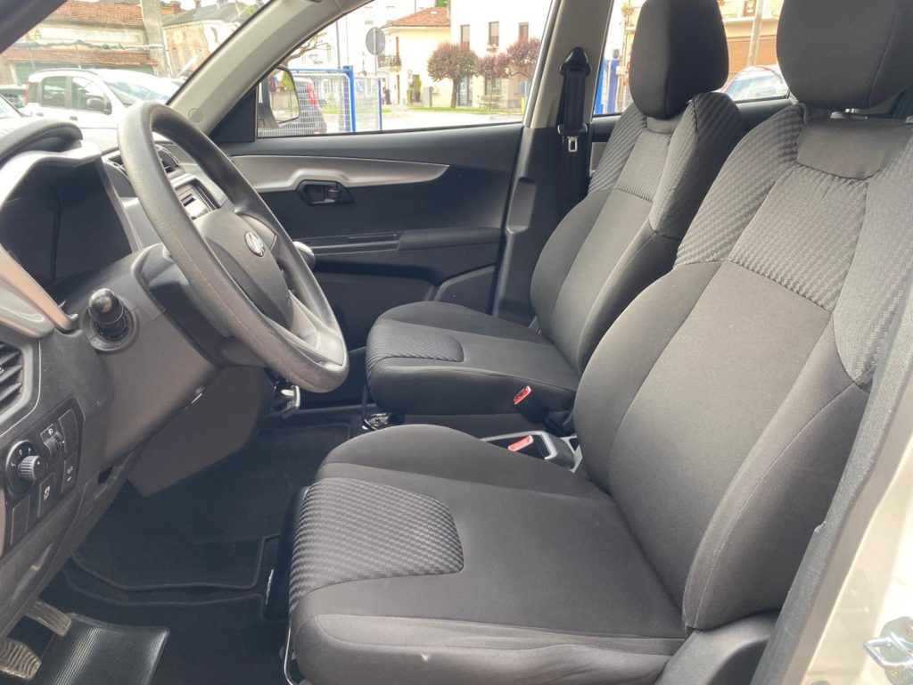 MAHINDRA KUV100 1.2  K6+ Fendi*Sensori post.*Ruotino - 9