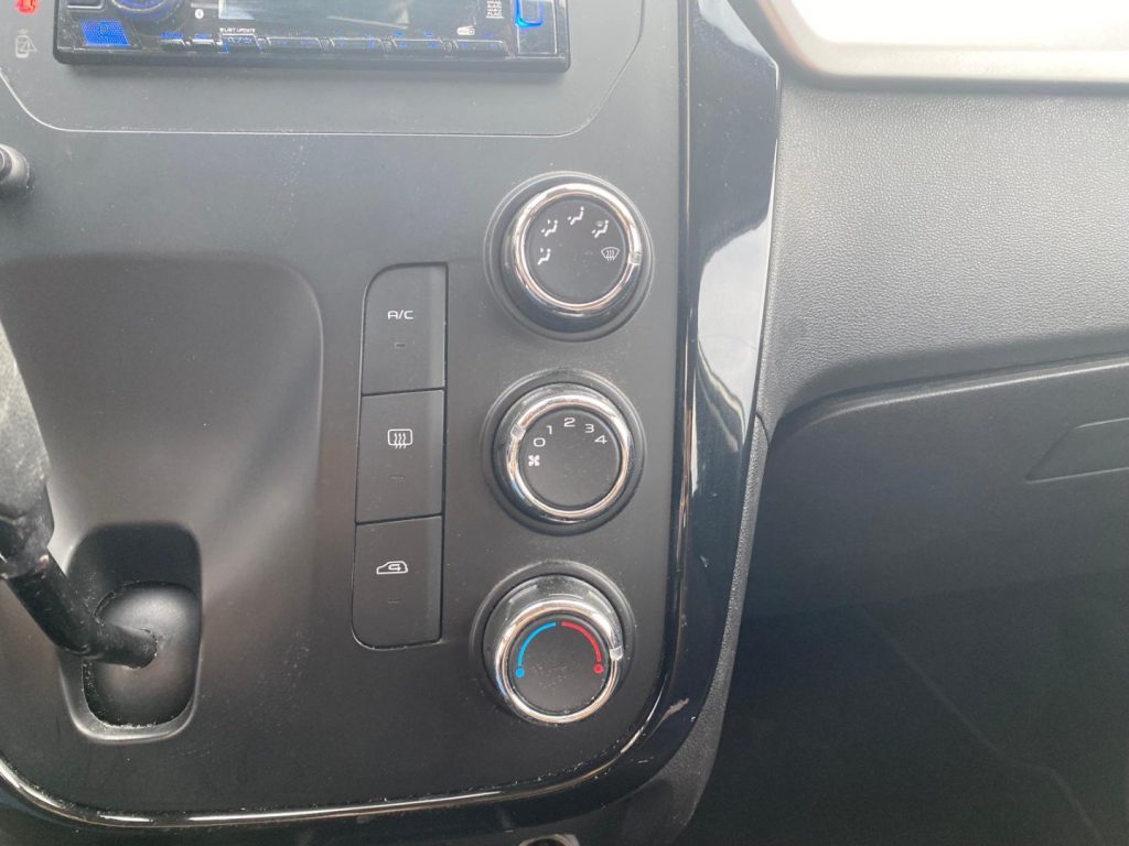 MAHINDRA KUV100 1.2  K6+ Fendi*Sensori post.*Ruotino - 13