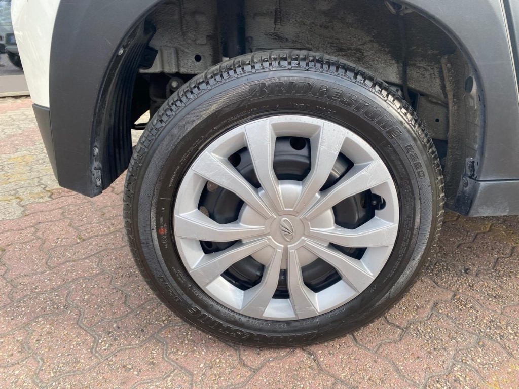 MAHINDRA KUV100 1.2  K6+ Fendi*Sensori post.*Ruotino - 7