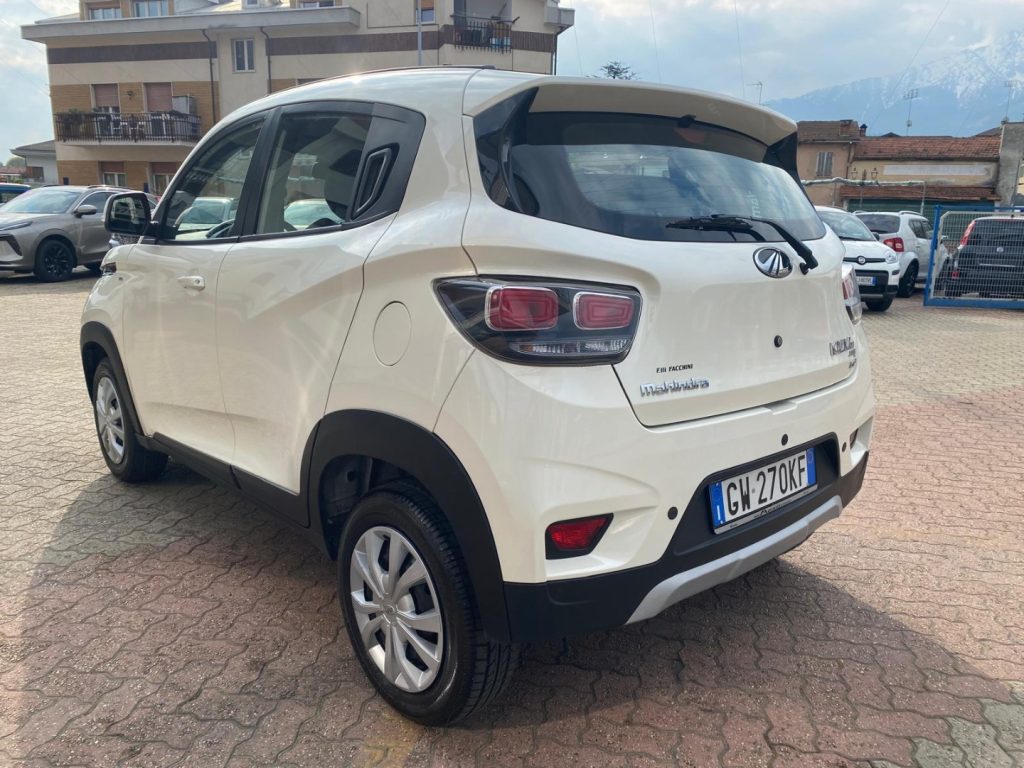 MAHINDRA KUV100 1.2  K6+ Fendi*Sensori post.*Ruotino - 2