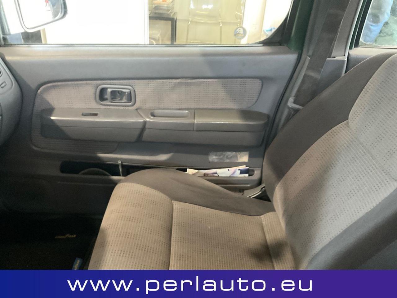 NISSAN Navara Pick-up 2.5 TD 4 porte Double Cab - 12