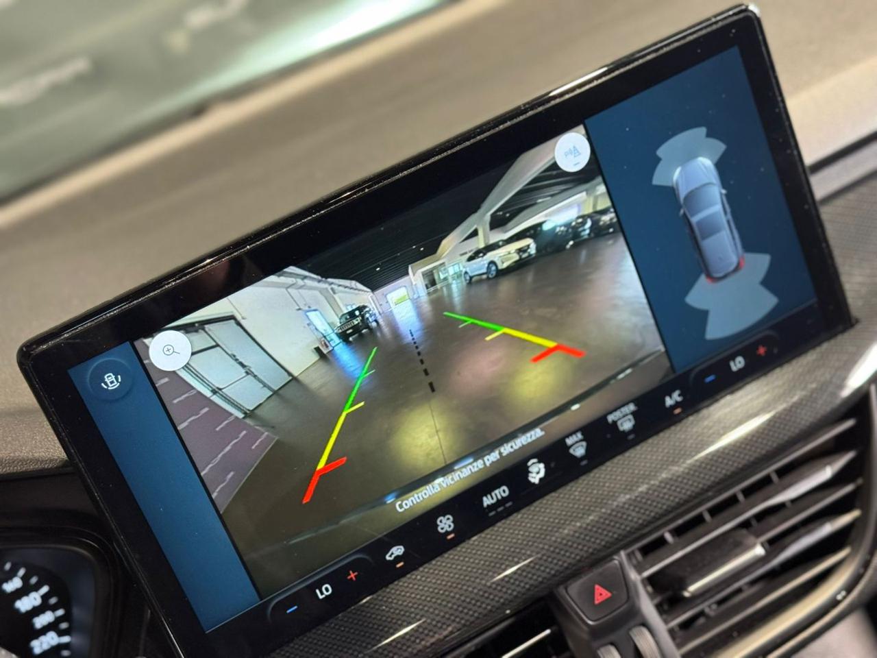 FORD Focus 1.5 EcoBlue 115 CV automatico SW ST-Line - 16