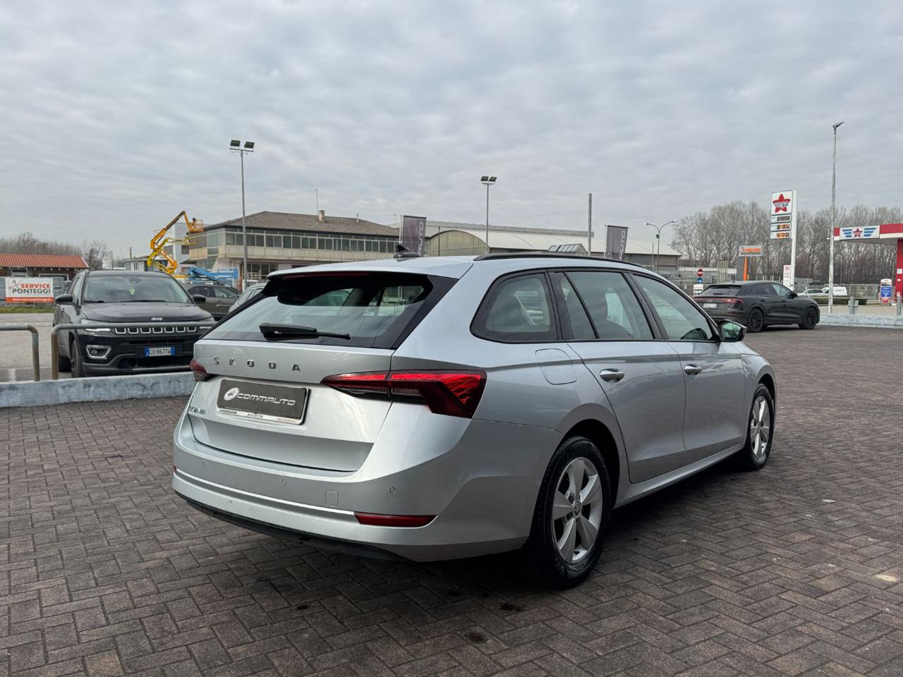 SKODA Octavia 2.0 TDI EVO SCR DSG Wagon Executive - 4