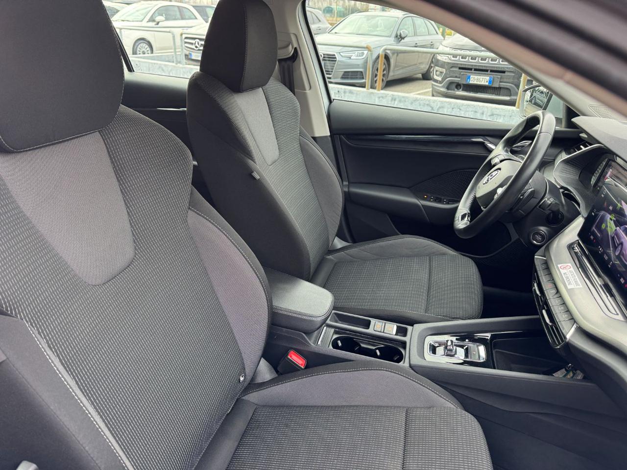 SKODA Octavia 2.0 TDI EVO SCR DSG Wagon Executive - 24