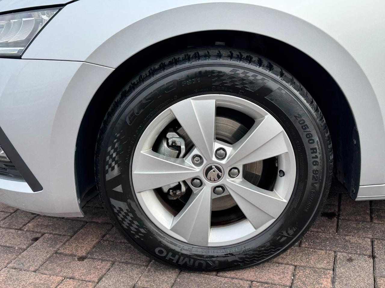 SKODA Octavia 2.0 TDI EVO SCR DSG Wagon Executive - 8