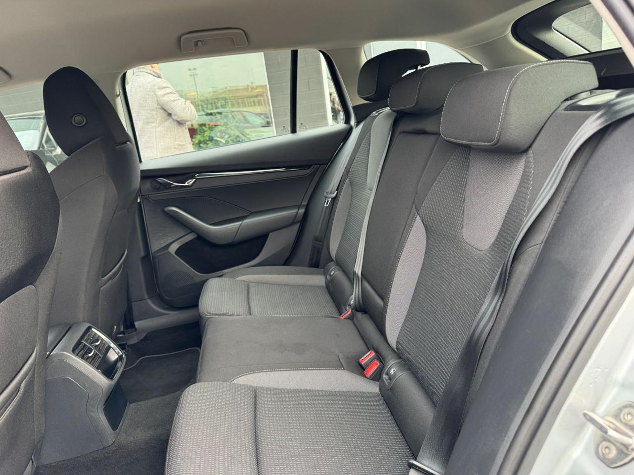 SKODA Octavia 2.0 TDI EVO SCR DSG Wagon Executive - 23