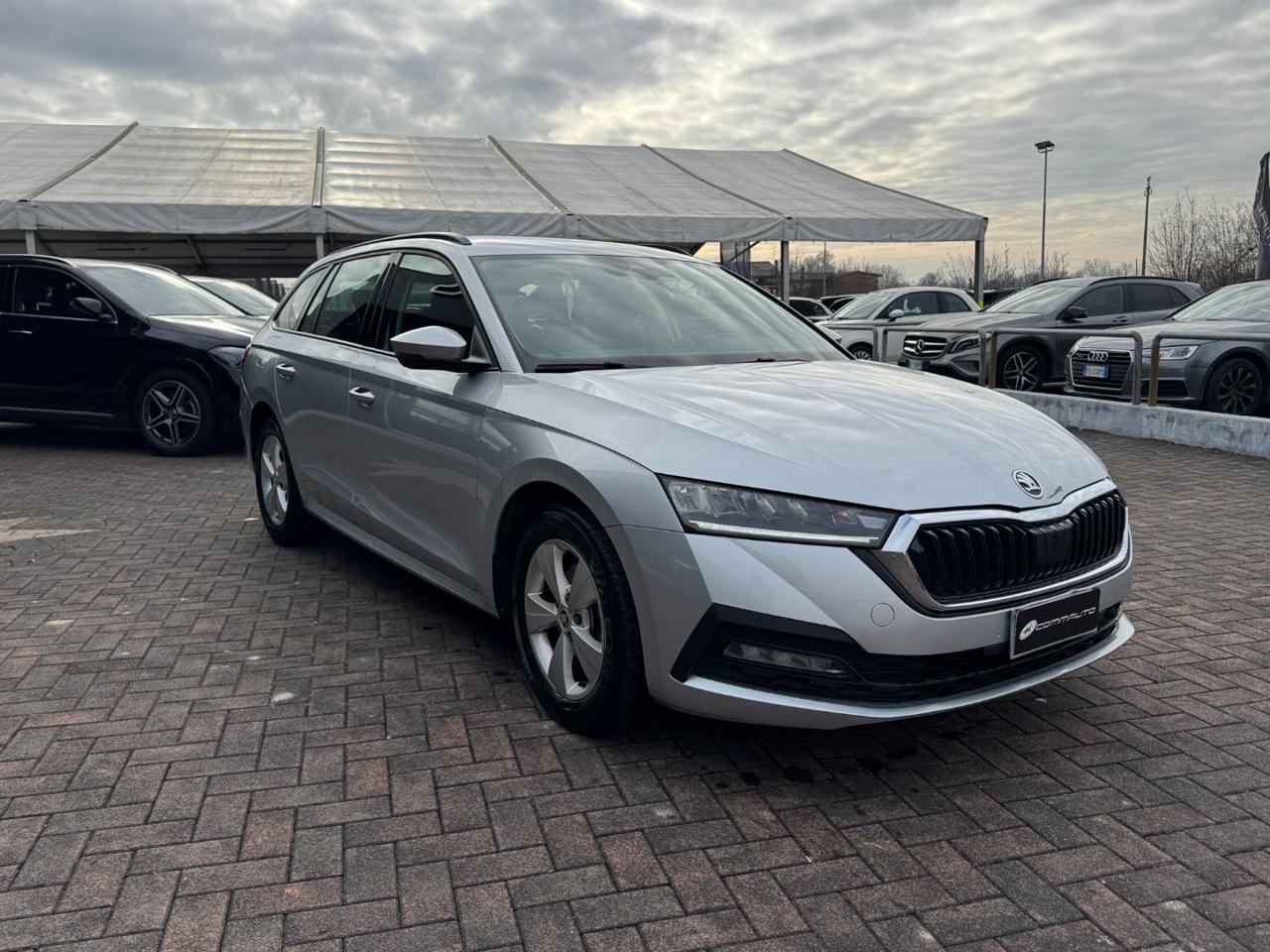 SKODA Octavia 2.0 TDI EVO SCR DSG Wagon Executive - 3