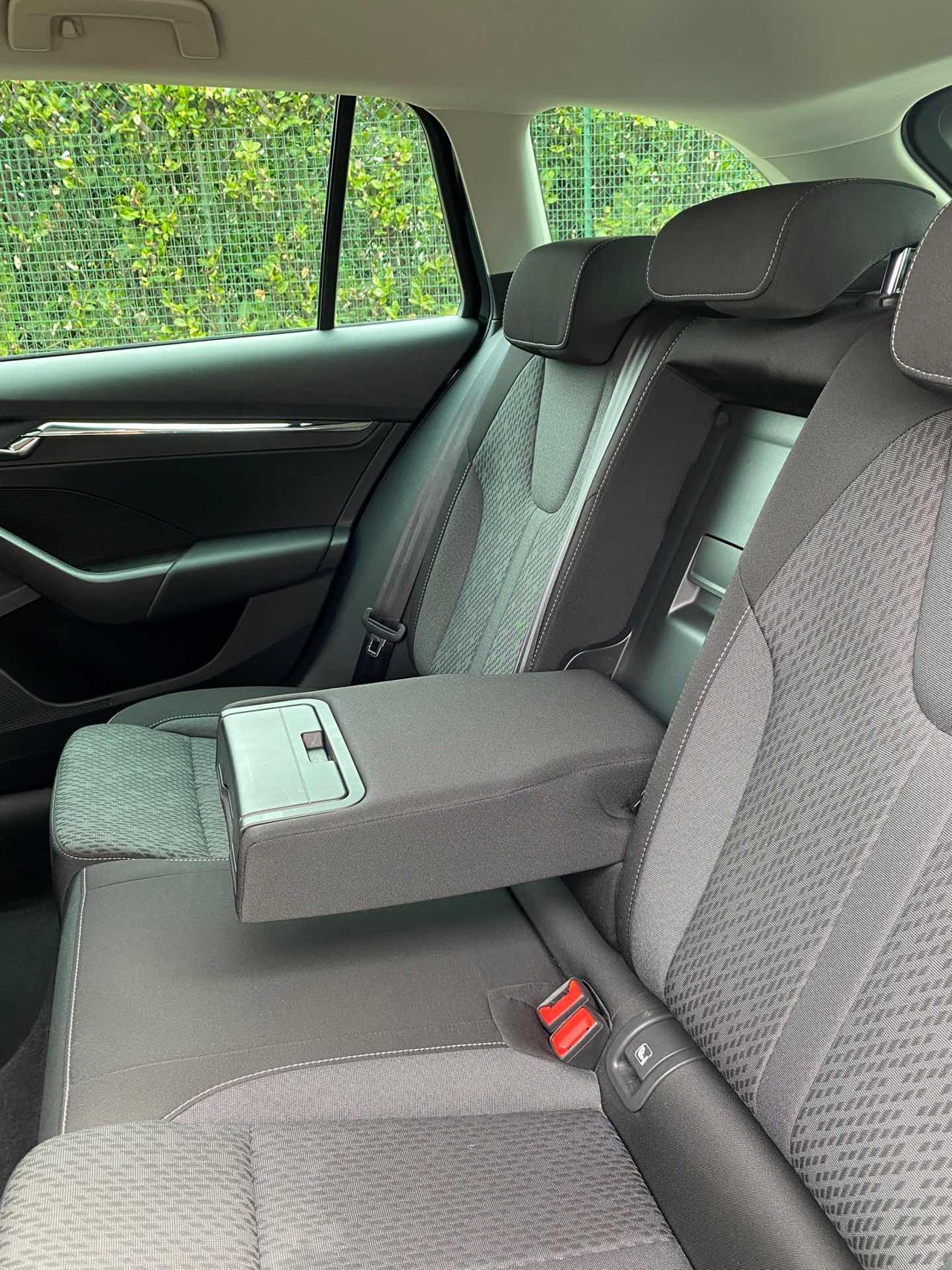 SKODA Octavia 2.0 TDI EVO SCR 150 CV Wagon Sportline - 6