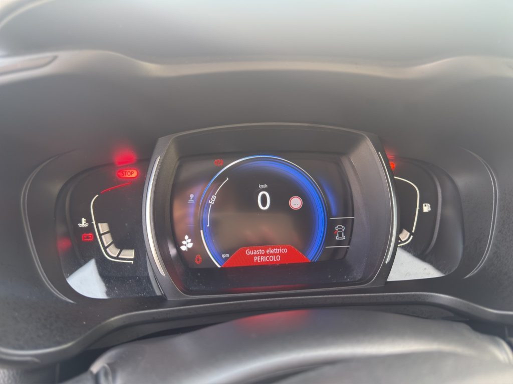 RENAULT Kadjar TCe 140CV FAP Business - 11