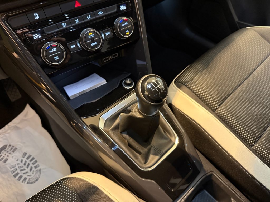 VOLKSWAGEN T-Roc 1.5 TSI Advanced Full LED 18 Camera AppConnect - 16