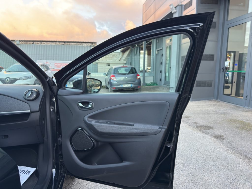 RENAULT ZOE Intens R135 - 17