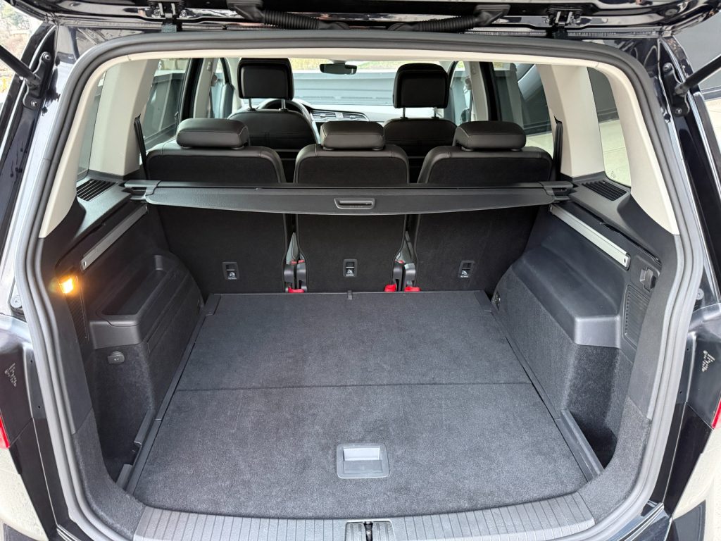 VOLKSWAGEN Touran 1.5 TSI GOAL Navi ACC Keyless TravelAssist - 17