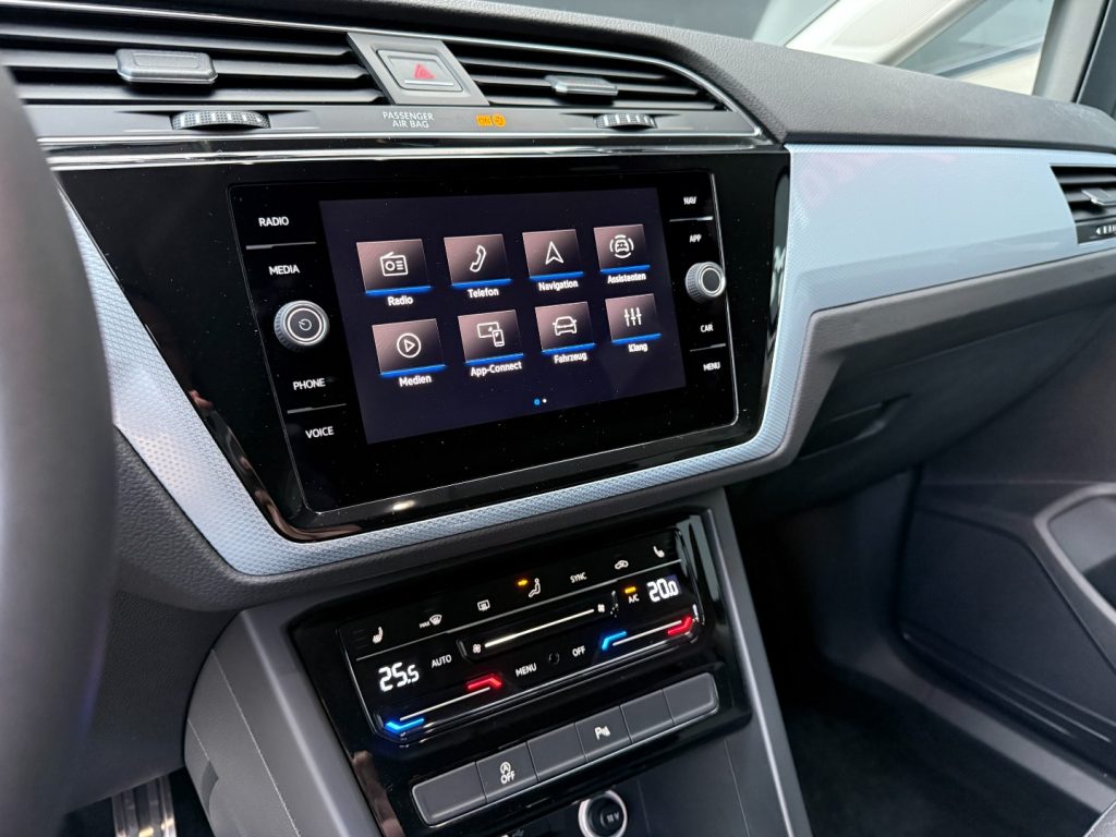 VOLKSWAGEN Touran 1.5 TSI GOAL Navi ACC Keyless TravelAssist - 11