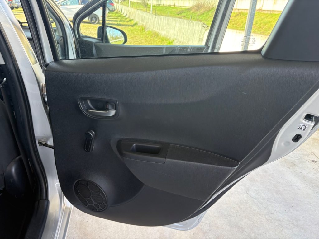 TOYOTA Yaris 1.0 5 porte Lounge OK NEOPATENTATI KM CERTIFIICATI - 32