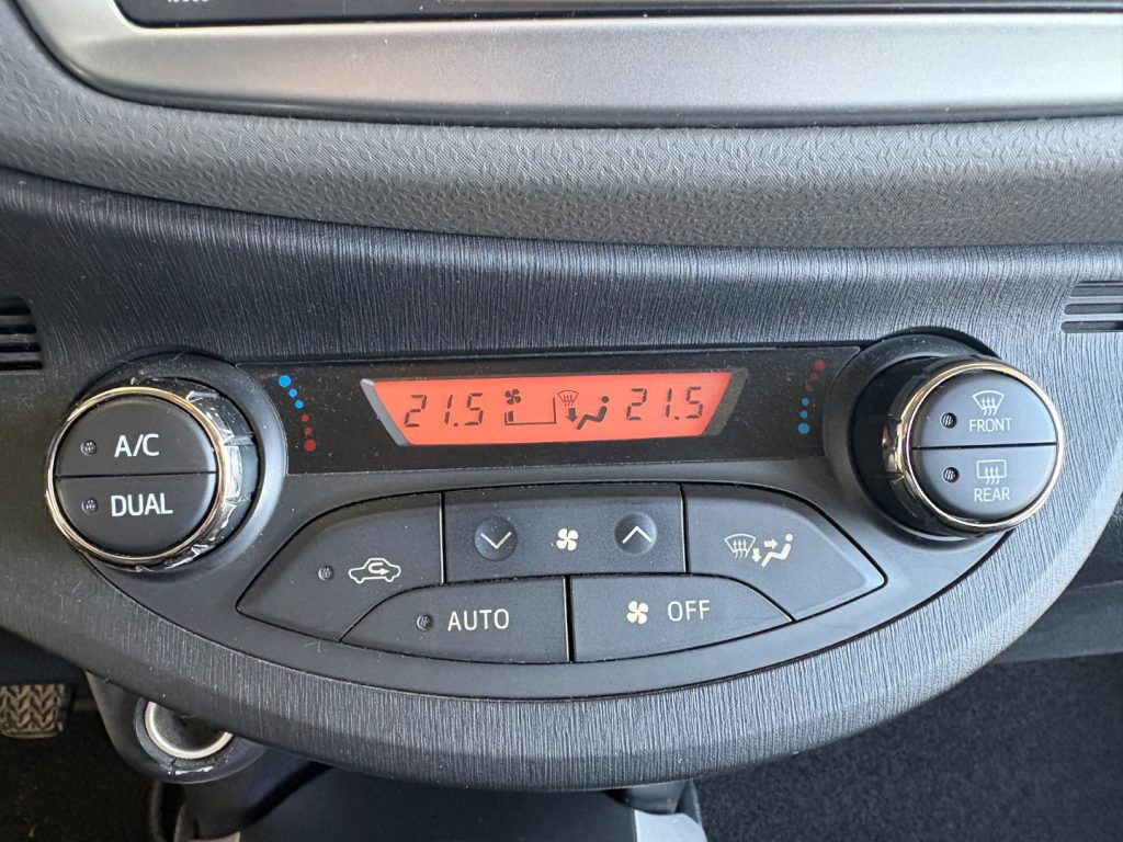 TOYOTA Yaris 1.0 5 porte Lounge OK NEOPATENTATI KM CERTIFIICATI - 16