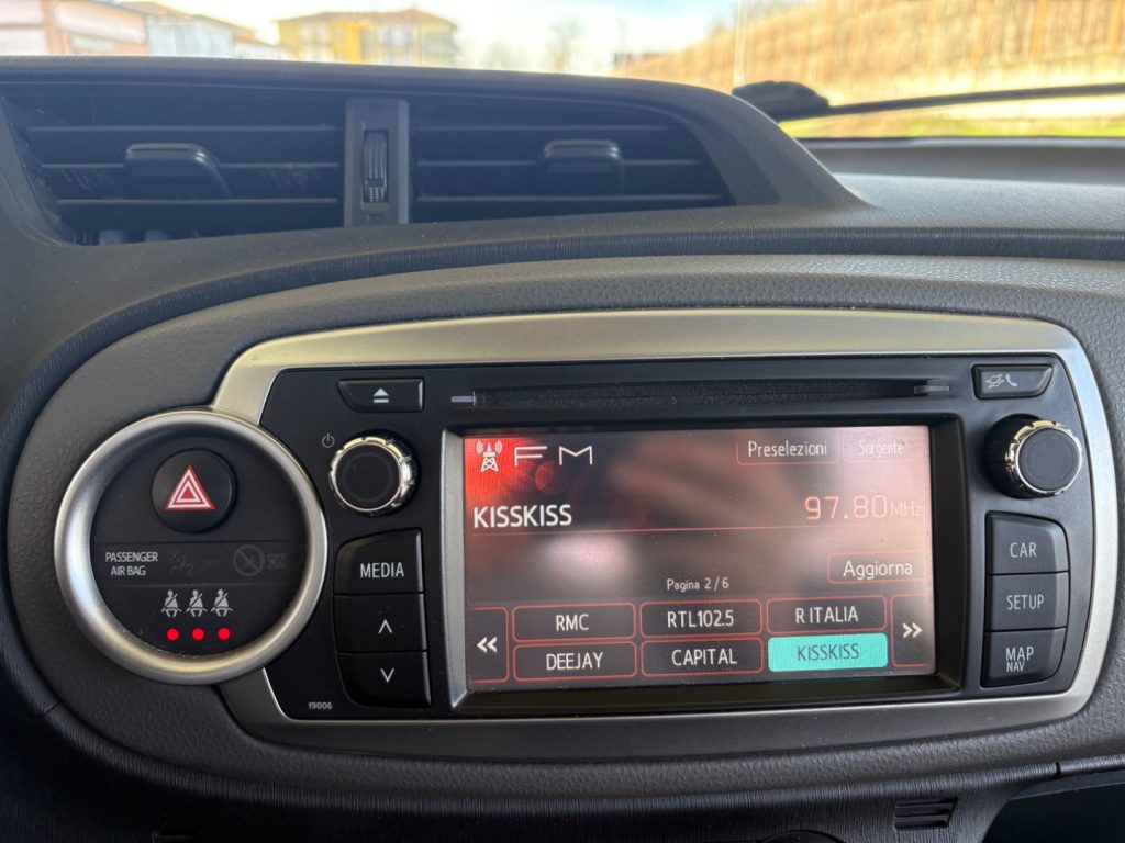 TOYOTA Yaris 1.0 5 porte Lounge OK NEOPATENTATI KM CERTIFIICATI - 12