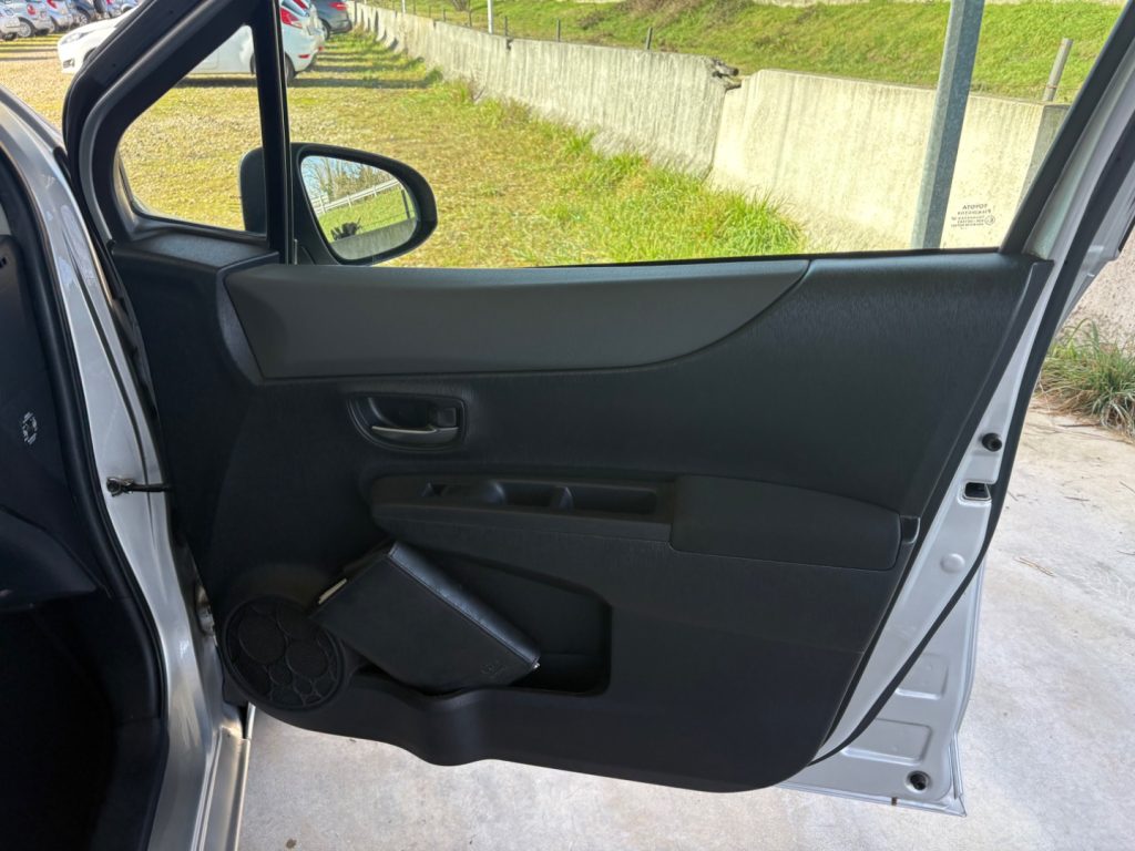 TOYOTA Yaris 1.0 5 porte Lounge OK NEOPATENTATI KM CERTIFIICATI - 30