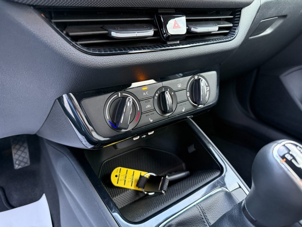 SKODA Fabia 1.0 TSI Young Edition Camera SmartLink LED - 14