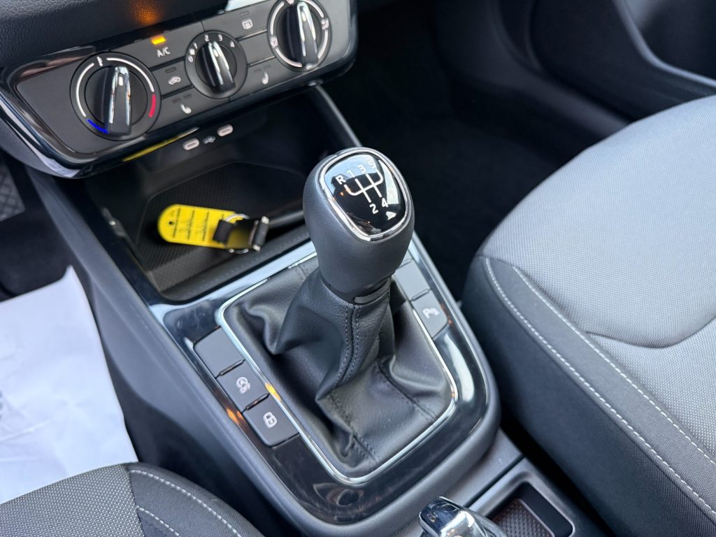 SKODA Fabia 1.0 TSI Young Edition Camera SmartLink LED - 15