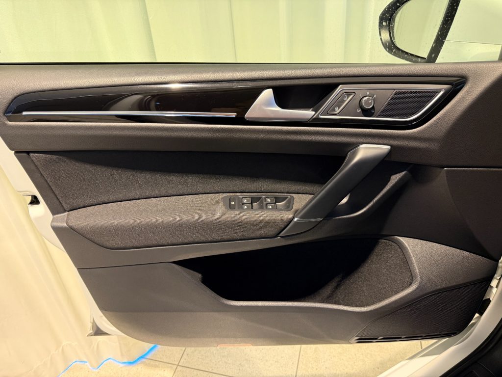 VOLKSWAGEN Golf Sportsvan 1.6 TDI 110CV Highline GANCIO Navi DAB+ - 18