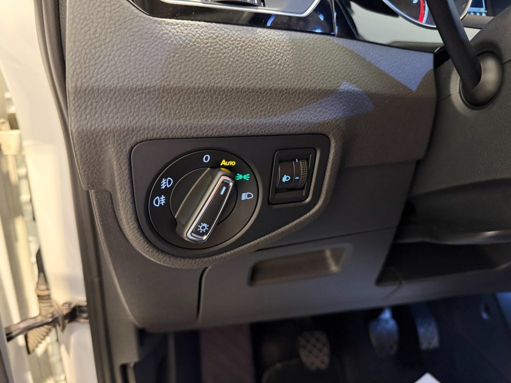 VOLKSWAGEN Golf Sportsvan 1.6 TDI 110CV Highline GANCIO Navi DAB+ - 9