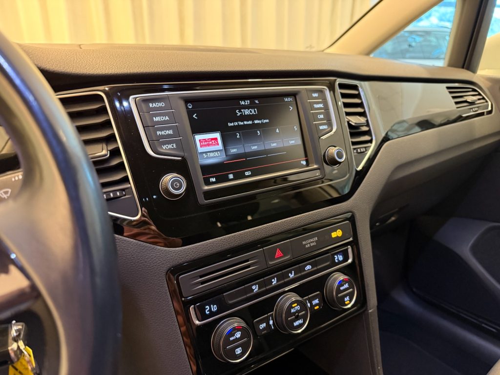 VOLKSWAGEN Golf Sportsvan 1.6 TDI 110CV Highline GANCIO Navi DAB+ - 12