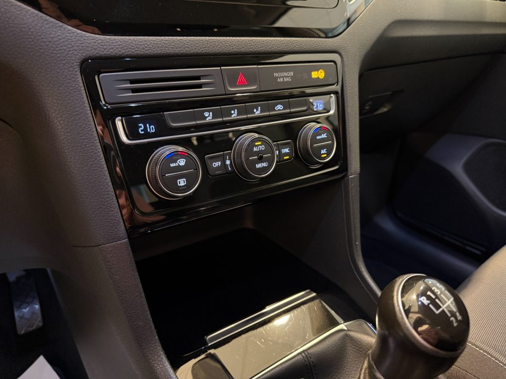 VOLKSWAGEN Golf Sportsvan 1.6 TDI 110CV Highline GANCIO Navi DAB+ - 15